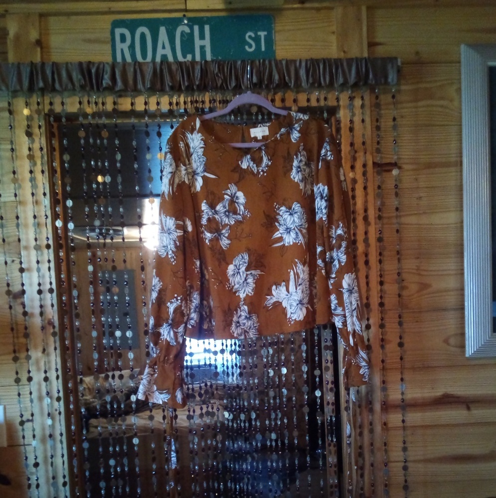 Mello Day XL rusty floral blouse with wrist ties